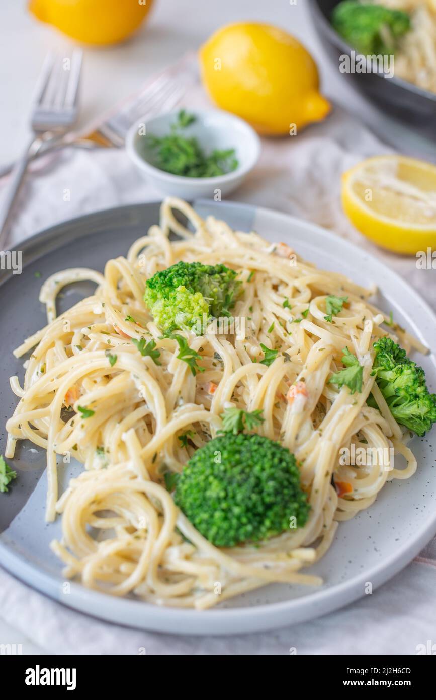 lemon spaghetti with green broccoli Stock Photo Alamy