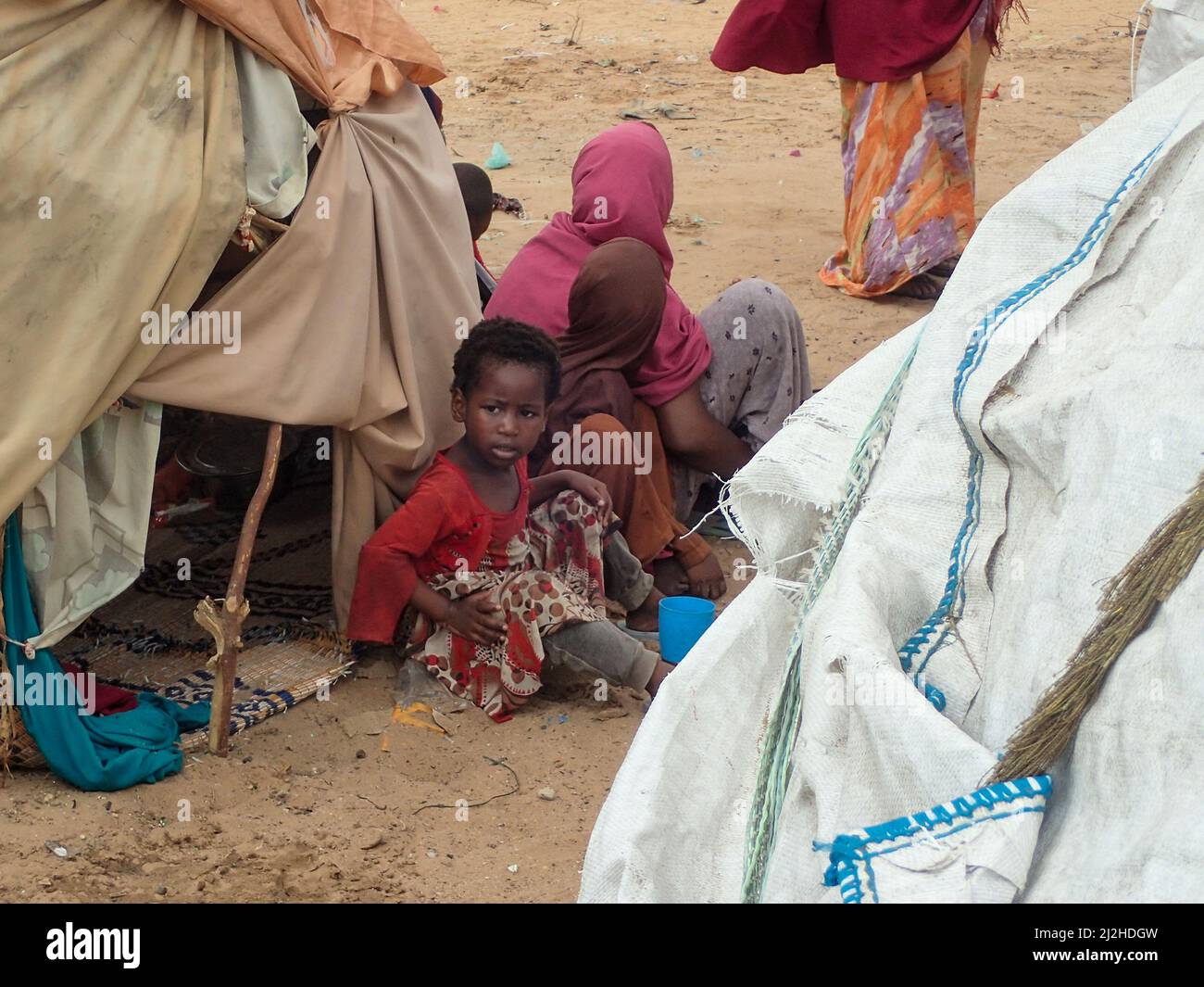 Mogadischu, Somalia. 29th Mar, 2022. Drought-affected children sit in front of a hut in the Al-Hidaya camp for internally displaced persons on the outskirts of the capital. Many of them slept on the road for several days to reach the camp. Credit: Mohamed Odowa/dpa/Alamy Live News Stock Photo