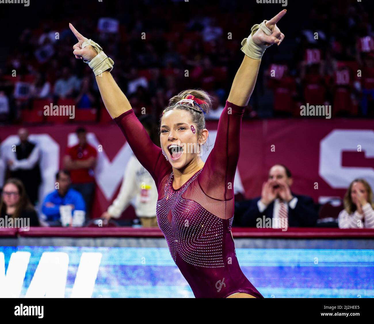 Norman, OK, USA. 31st Mar, 2022. Oklahoma's Jordan Bowers celebrates