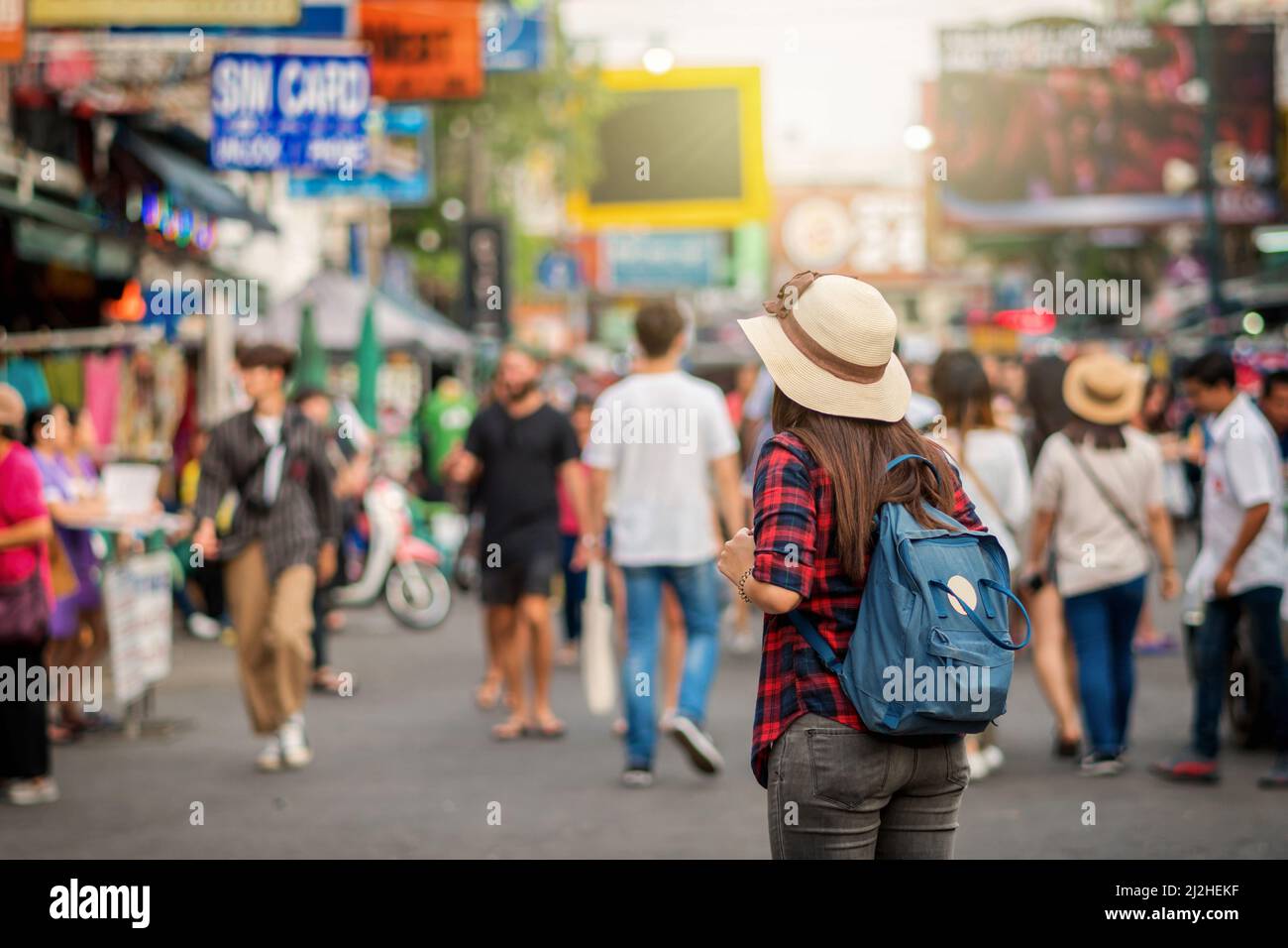 Women walking street night rear hi-res stock photography and images - Alamy