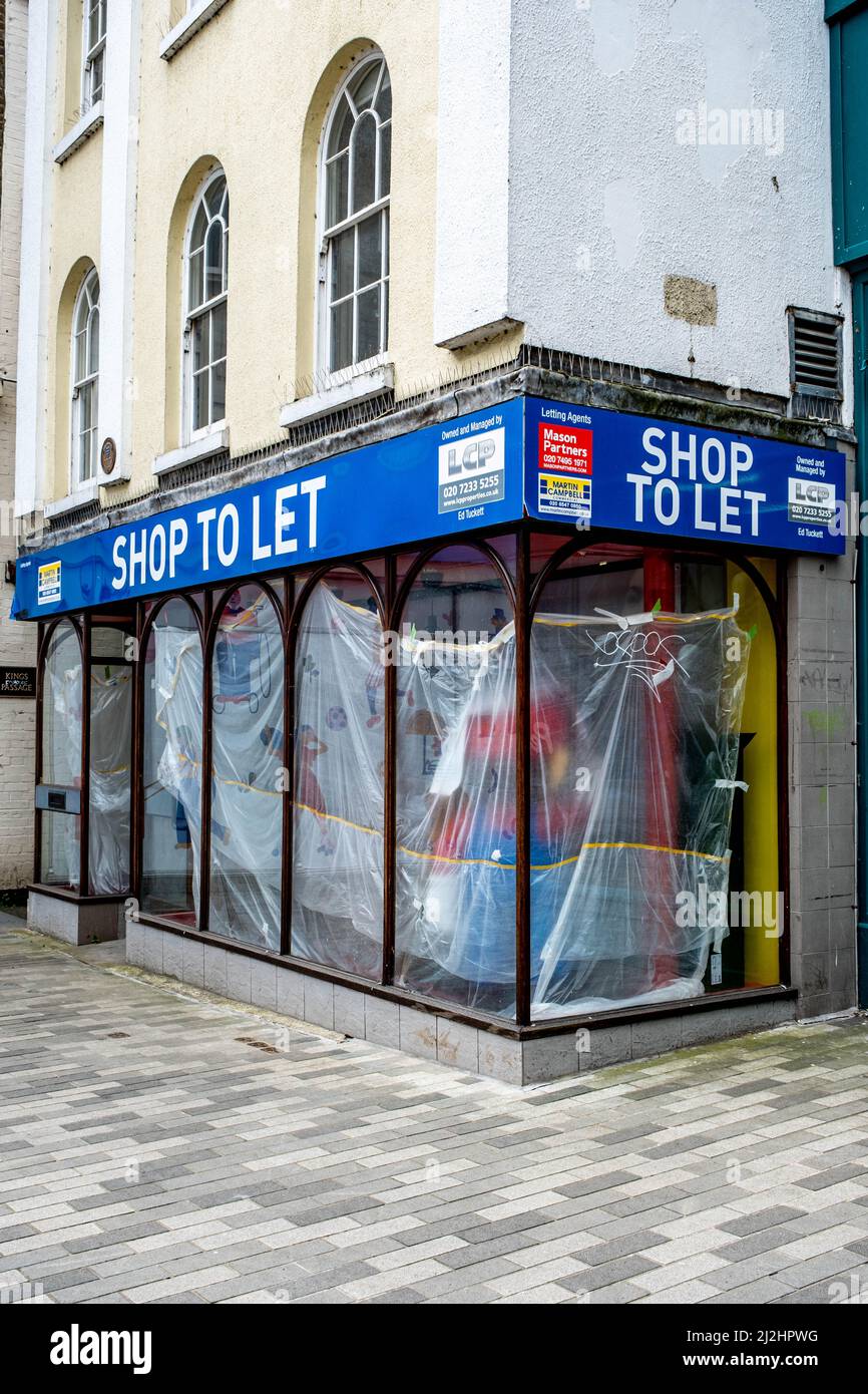 Kingston Upon Thames London UK, April 01 2022, Empty Retail Shop To Let