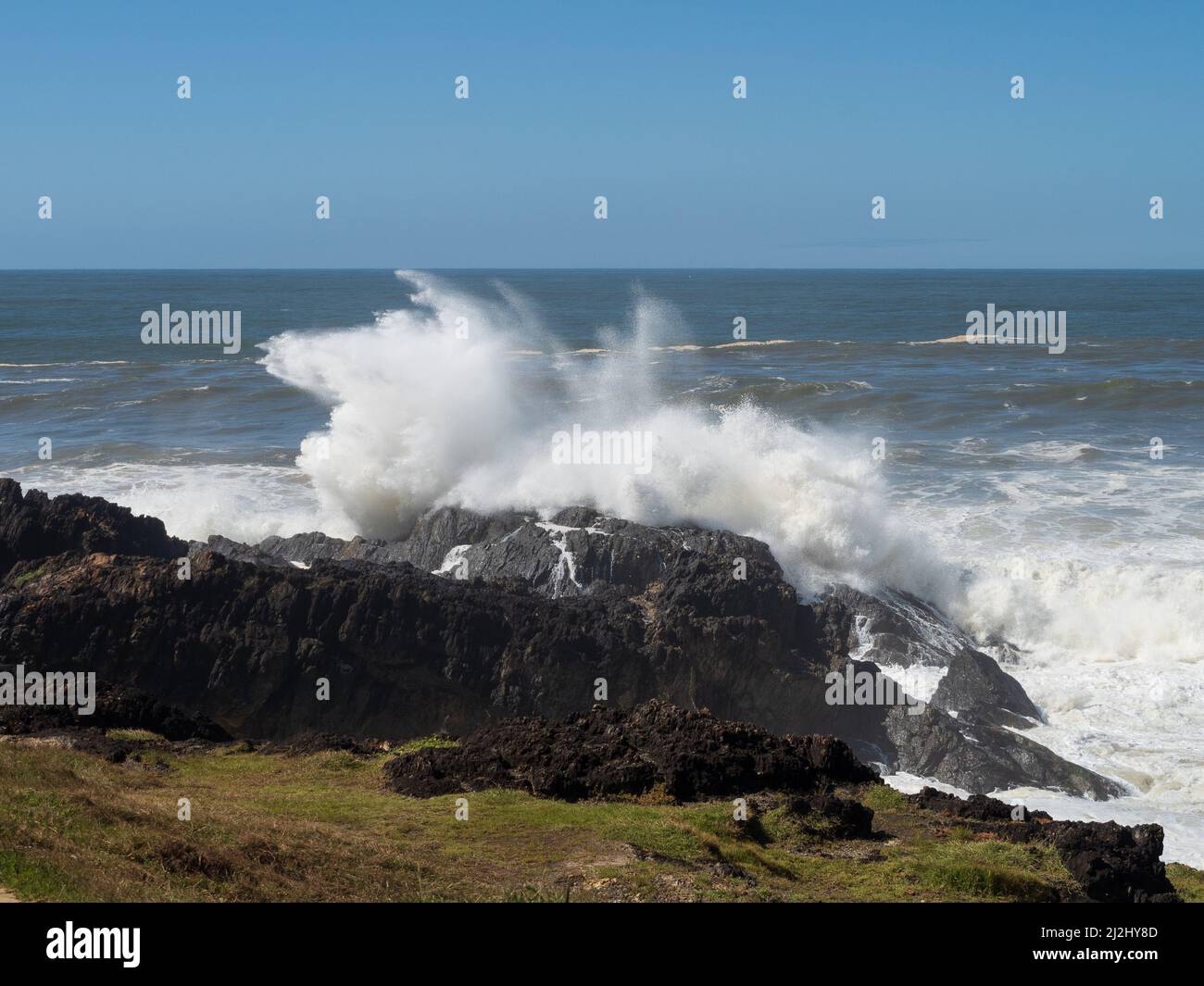 Amazing Nature Wild White Water Ocean Waves Big Surf Splashing Wave Crashing Onto Rocks Salty Sea Spray Flying Up Everywhere Australia Stock Photo Alamy