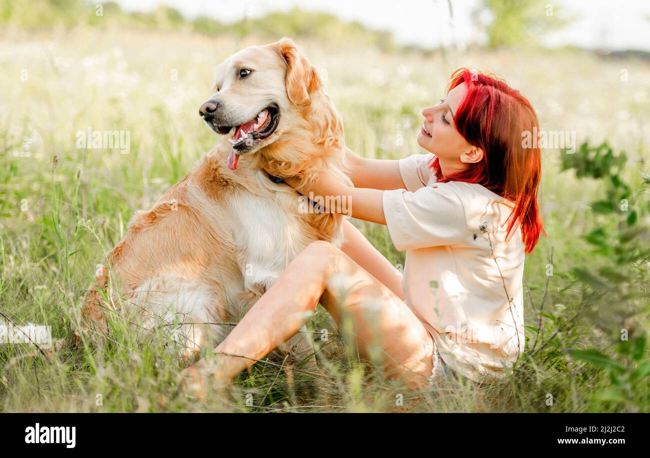 Teen girl with golden retriever dog Stock Photo - Alamy