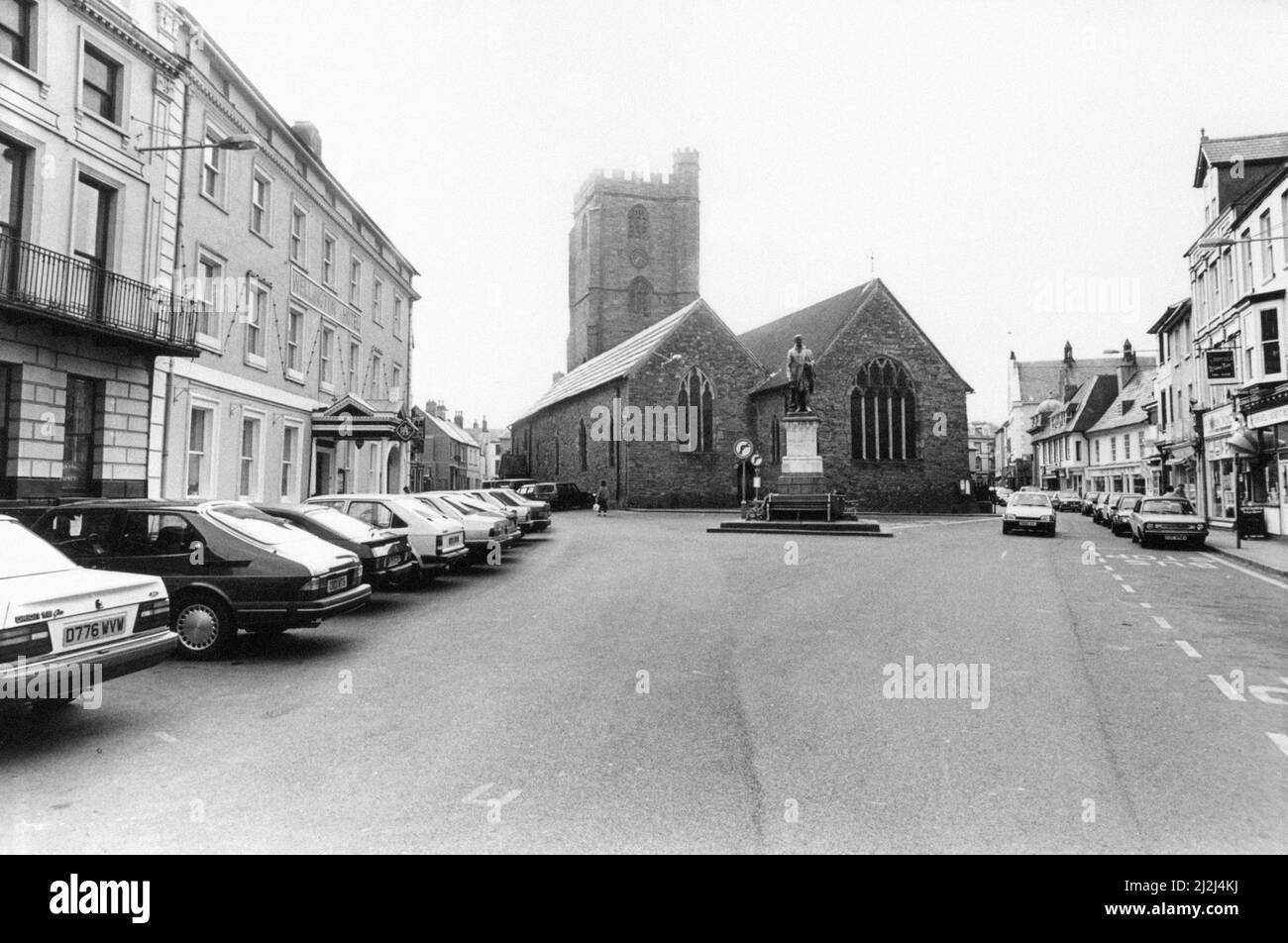 St Mary's Church, Brecon, a market town and community in Powys, Mid Wales, 18th May 1987. Stock Photo