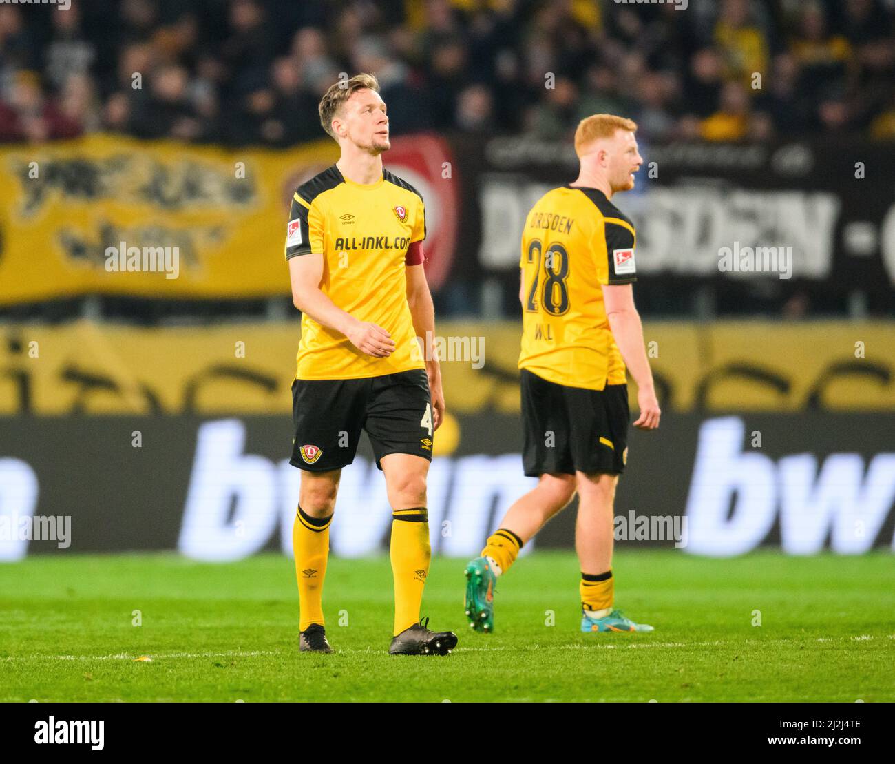 Dresden, Germany. 01st Apr, 2022. Soccer: 2nd Bundesliga, SG Dynamo Dresden  - FC Schalke 04, Matchday 28, Rudolf Harbig Stadium. Dynamo's Tim Knipping  (l) and Paul Will are disappointed after the game.