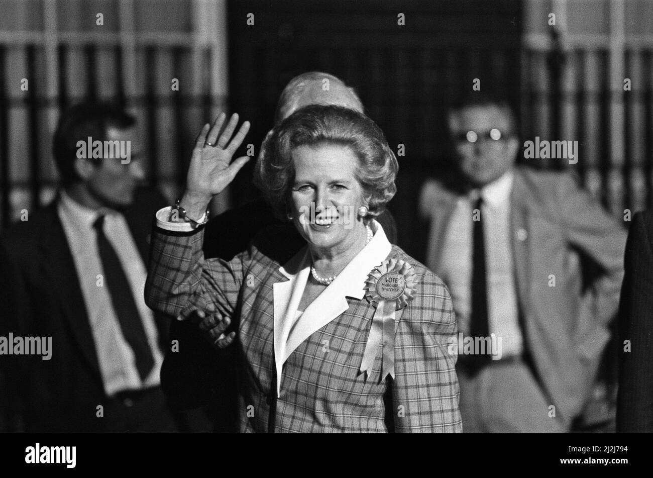 Prime Minister Margaret Thatcher celebrate winning a third term in government for the Conservative Party outside 10 Downing Street. 12 June 1987. Stock Photo