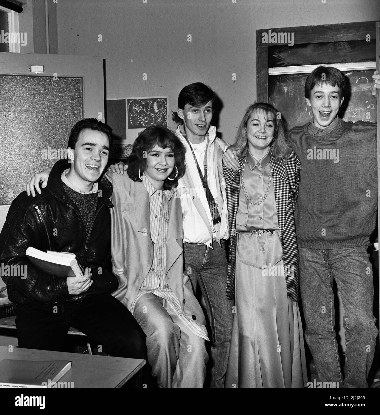 Past and present members of the cast of the BBC children's television series Grange Hill celebrate the programme's 10th anniversary at the BBC in Borehamwood, Hertfordshire. Left to right: Todd Carty, Susan Tully, Mark Baxter, Alison Bettles and John McMahon. 3rd February 1987. Stock Photo