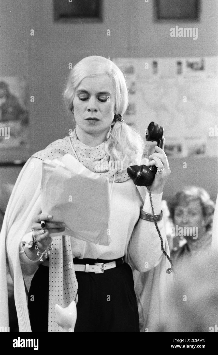 Victoria Wood As Seen on TV, television series, filming comedy sketches of Acorn Antiques, a spoof of a low budget soap opera, which appear in the show. June 1987. Pictured, Celia Imrie, actress Stock Photo