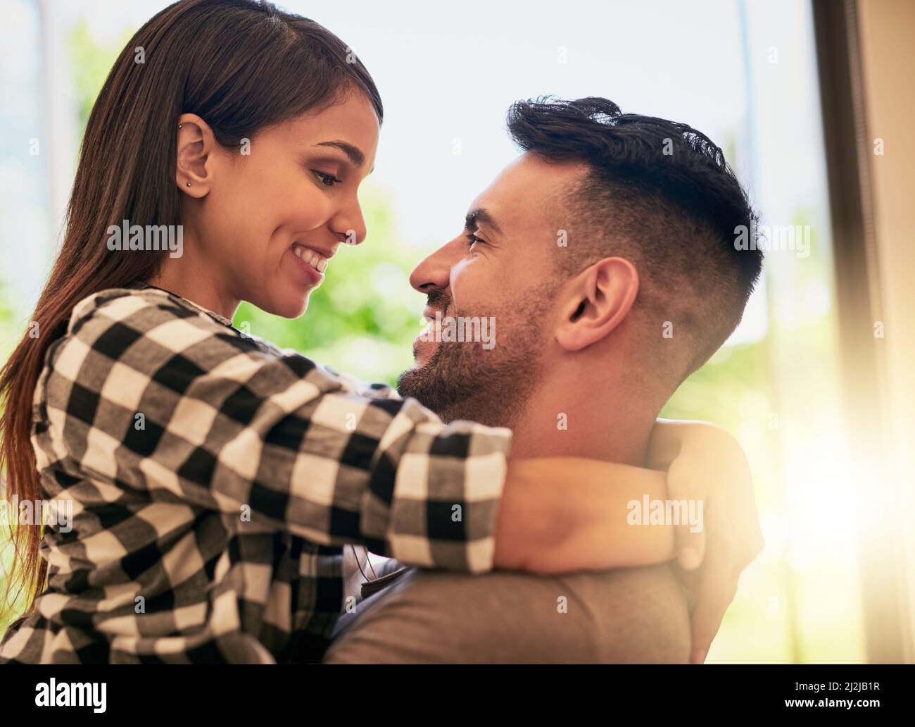 Look into eyes couple hi-res stock photography and images - Alamy