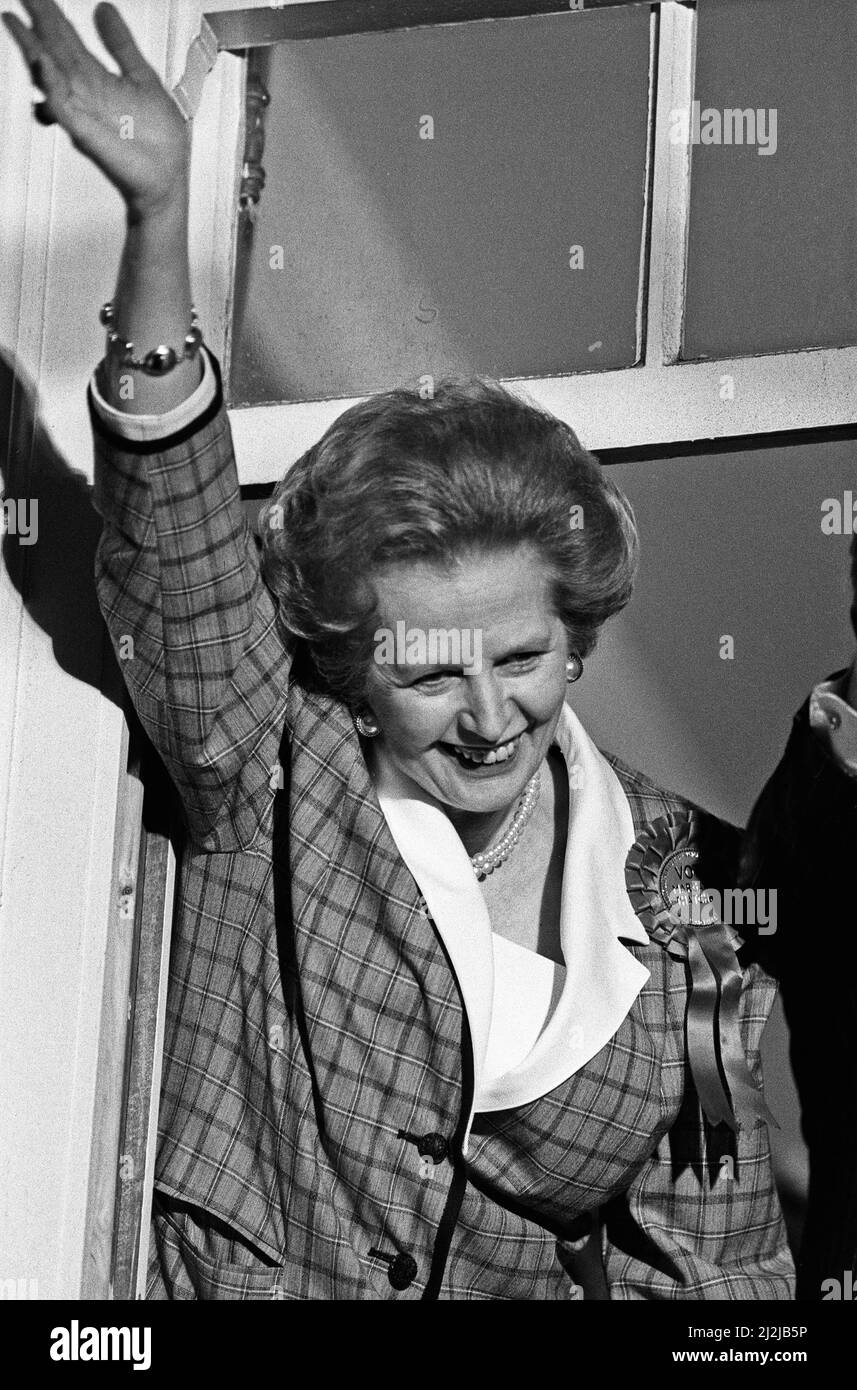 Prime Minister Margaret Thatcher, celebrate winning a third term in government for the Conservative Party at Conservative Central Office in Smith Square, Westminster. 12 June 1987. Stock Photo