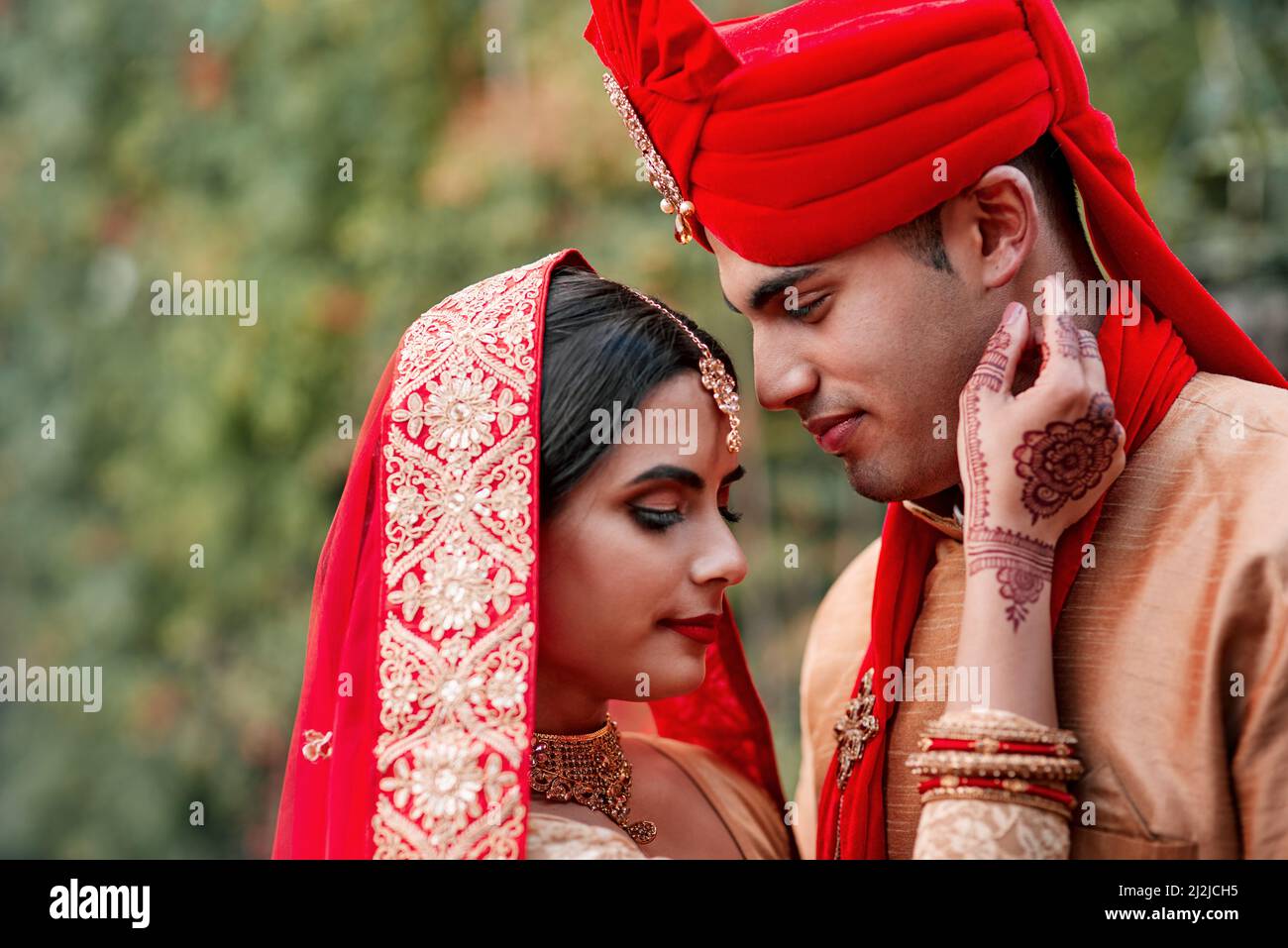 Indian wedding couple Stock Photos, Royalty Free Indian wedding couple  Images | Depositphotos