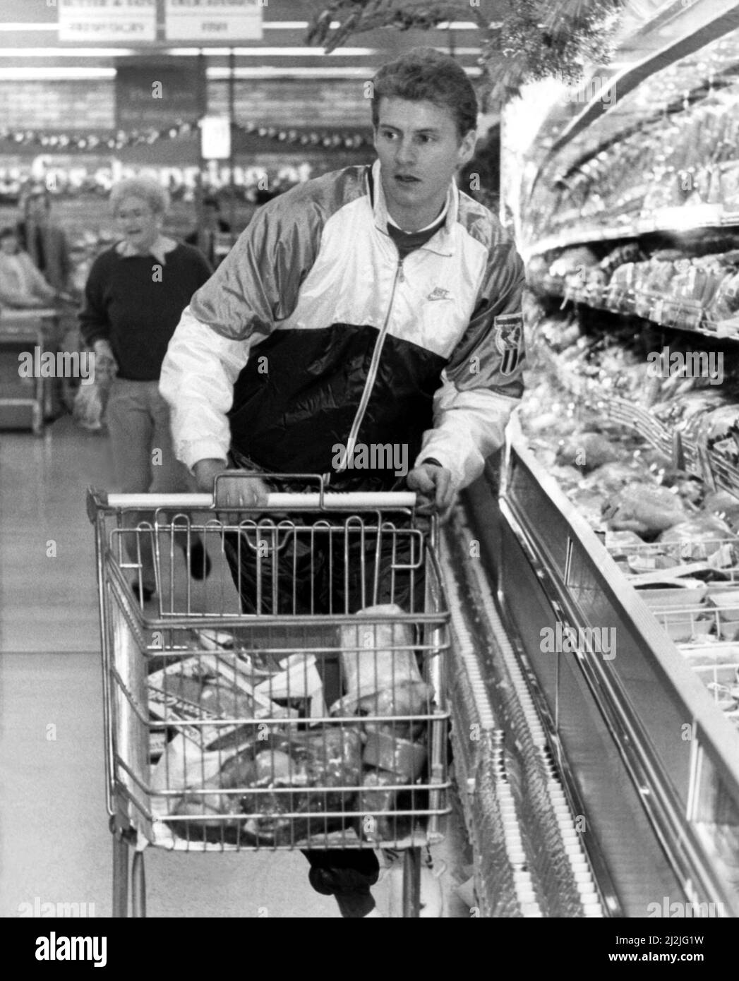 Athlete Steve Cram  Steve Cram pushing the shopping trolley around Presto Supermarket in Milburngate Centre in Durham to help Margaret Lightley to £200 worth of goodies after winning a charity competion 13 December 1988 Stock Photo