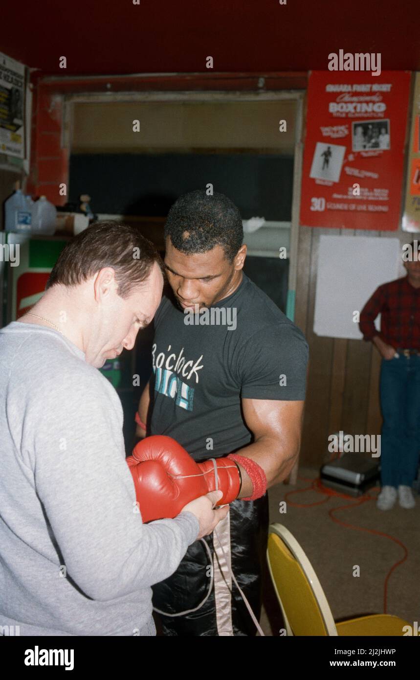 Mike tyson training hi-res stock photography and images - Alamy