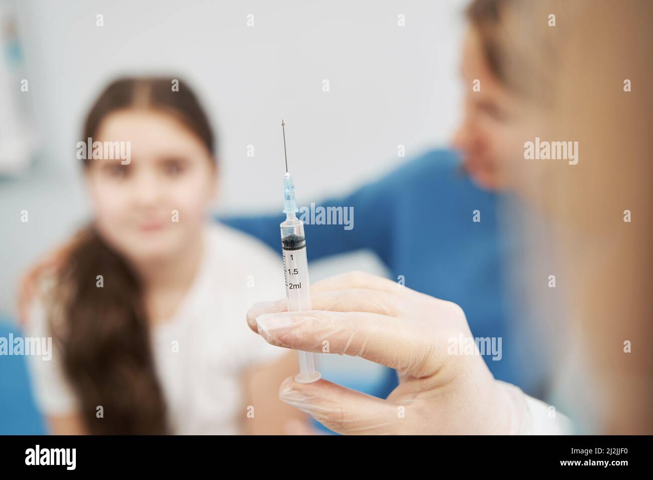 Doctor preparing syringe for injection in clinic Stock Photo - Alamy
