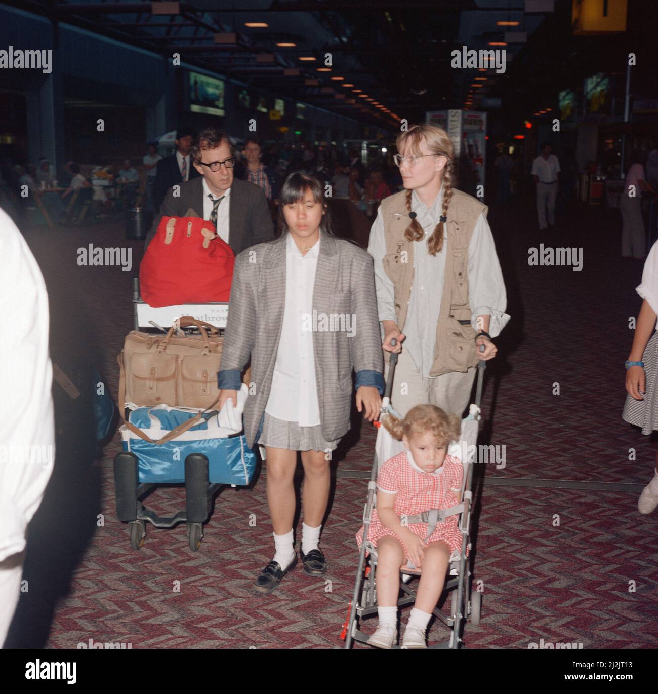 Mia Farrow Woody Allen Children Hi res Stock Photography And Images Alamy