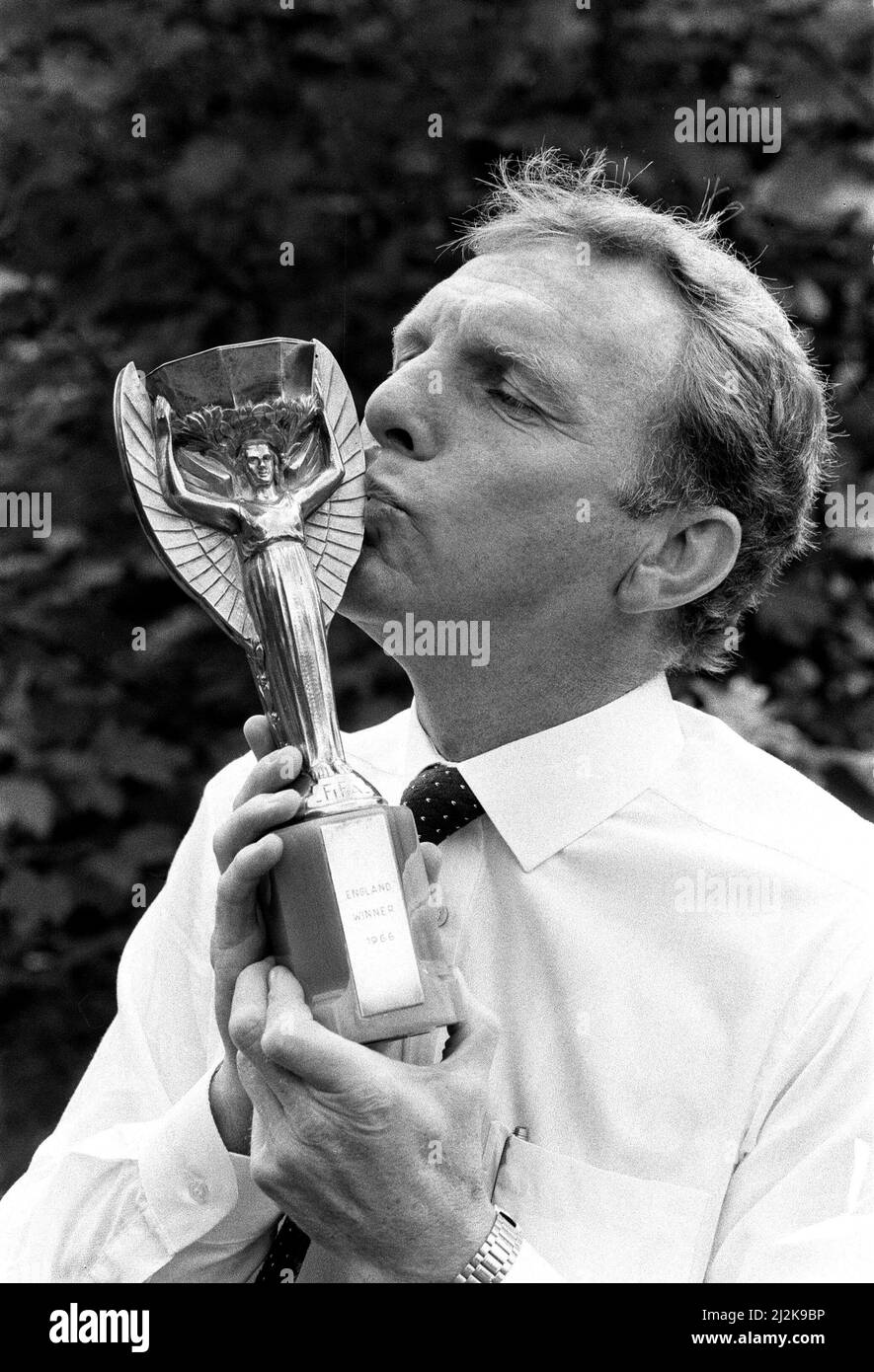 Bobby Moore West Ham and England Footballer kisses the the old Jules Rimet World Cup trophy 29th July 1987. Stock Photo