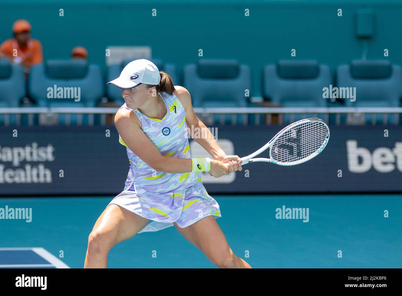 Miami Gardens, FL, USA. 2nd Apr, 2022. Naomi Osaka (JPN) vs Iga Swiatek (POL) during the world tennis tournament at the 2022 Miami Open powered by Itau. Women Final 2022. Score in first set 2-4, Swiatek leader. Credit: Yaroslav Sabitov/YES Market Media/Alamy Live News Stock Photo