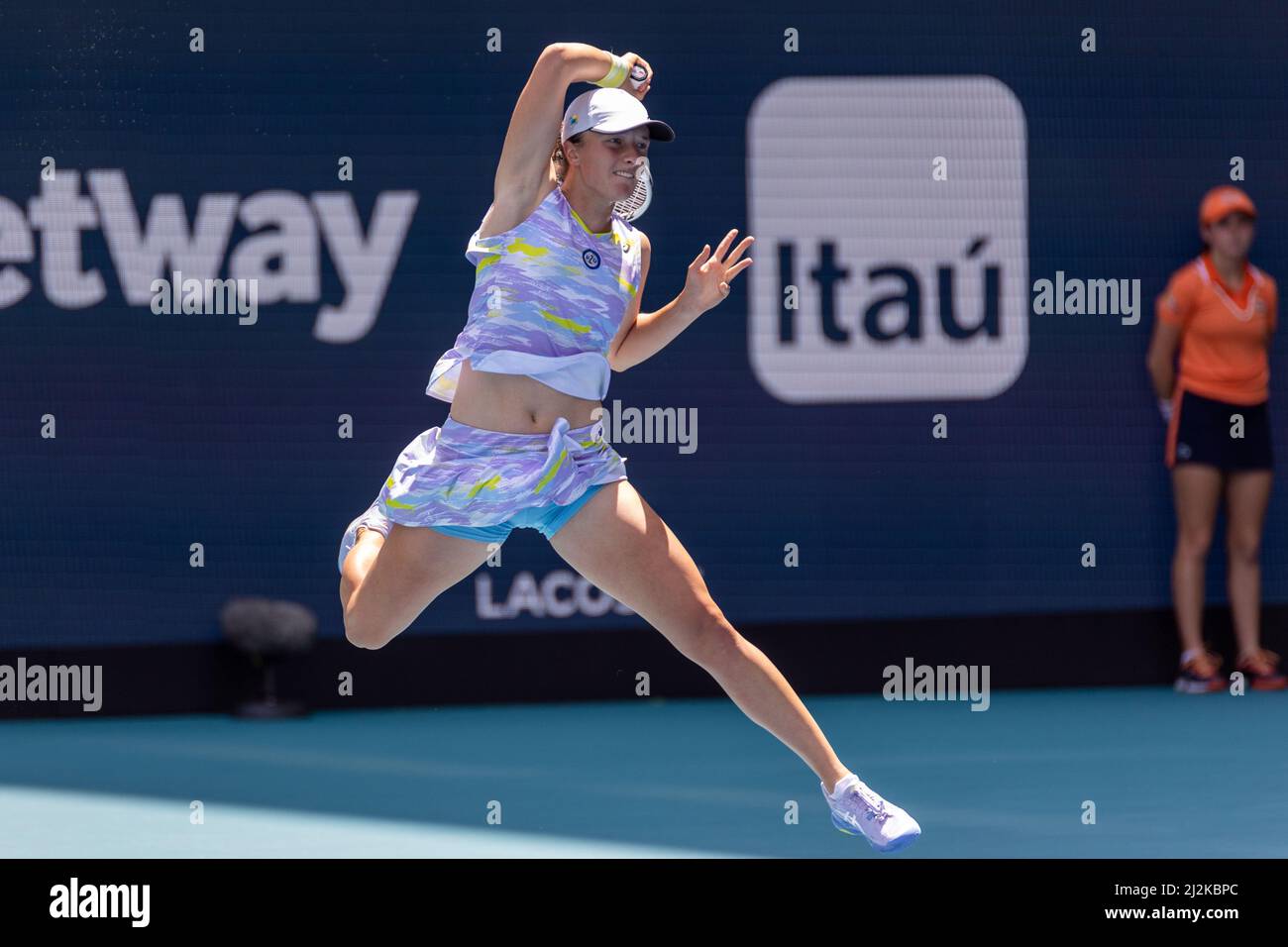 Miami Gardens, FL, USA. 2nd Apr, 2022. Naomi Osaka (JPN) vs Iga Swiatek (POL) during the world tennis tournament at the 2022 Miami Open powered by Itau. Women Final 2022. Score in first set 2-4, Swiatek leader. Credit: Yaroslav Sabitov/YES Market Media/Alamy Live News Stock Photo