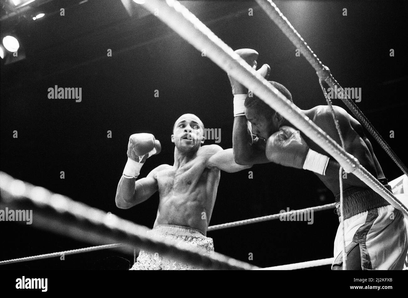 WBC and IBF, welterweight title fight between Lloyd Honeyghan and Johnny Bumphus. Wembley Conference Centre, London, England.Honeyghan retained his belts by way of TKO in round two. (Picture) Fight action. 22nd February 1987 Stock Photo