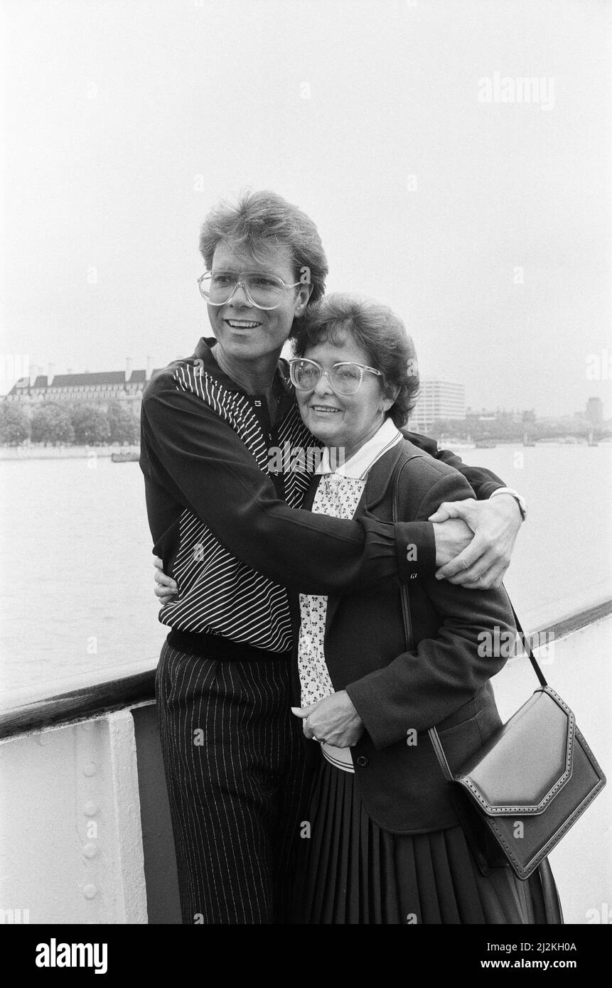 Cliff Richard at the launch of his new album 'Always Guaranteed', pictured with his mother Dorothy Webb. 27th August 1987. Stock Photo