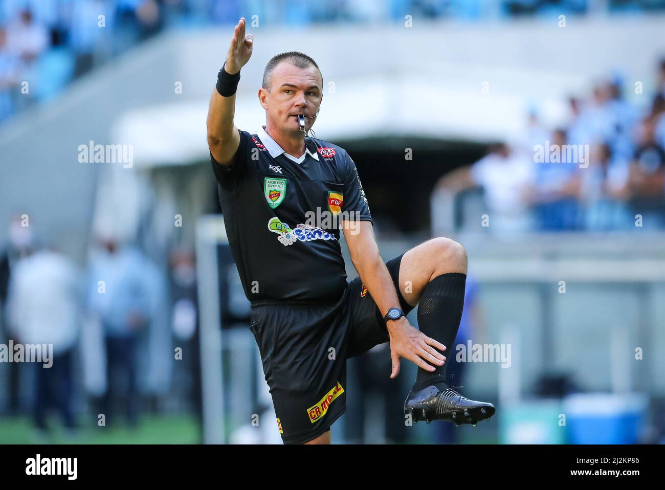 Porto Alegre, Brazil. 02nd Apr, 2022. RS - Porto Alegre - 04/02/2022 - GAUCHO 2022, GREMIO X YPIRANGA-RS - Referee Leandro Vuaden during a match between Gremio and Ypiranga at Arena do Gremio stadium for the Gaucho 2022 championship. Photo: Pedro H. Tesch/AGIF Credit: AGIF/Alamy Live News Stock Photo