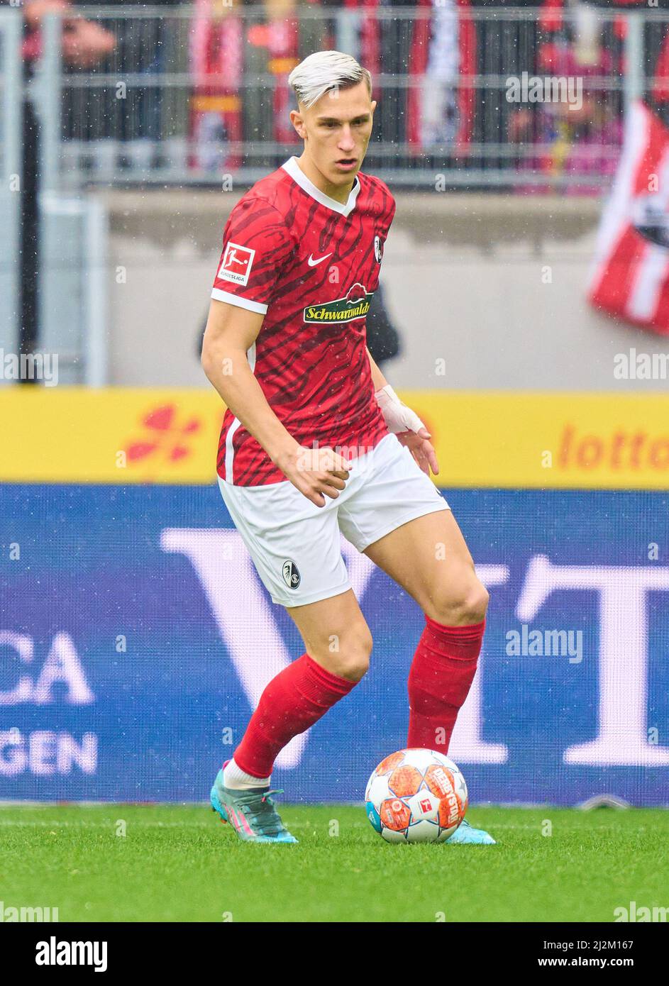 Freiburg, Germany. 02nd Apr, 2022. Nico Schlotterbeck, FRG 4  in the match SC FREIBURG - FC BAYERN MÜNCHEN 1-4 1.German Football League on April 2, 2022 in Freiburg, Germany. Season 2021/2022, matchday 28, 1.Bundesliga, FCB, München, 28.Spieltag. FCB, © Peter Schatz / Alamy Live News    - DFL REGULATIONS PROHIBIT ANY USE OF PHOTOGRAPHS as IMAGE SEQUENCES and/or QUASI-VIDEO - Credit: Peter Schatz/Alamy Live News Stock Photo