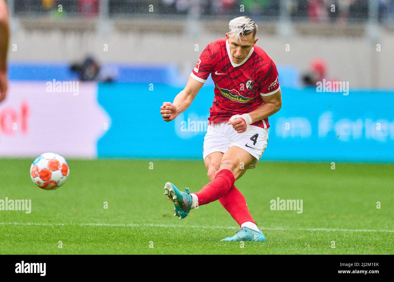 Freiburg, Germany. 02nd Apr, 2022. Nico Schlotterbeck, FRG 4  in the match SC FREIBURG - FC BAYERN MÜNCHEN 1-4 1.German Football League on April 2, 2022 in Freiburg, Germany. Season 2021/2022, matchday 28, 1.Bundesliga, FCB, München, 28.Spieltag. FCB, © Peter Schatz / Alamy Live News    - DFL REGULATIONS PROHIBIT ANY USE OF PHOTOGRAPHS as IMAGE SEQUENCES and/or QUASI-VIDEO - Credit: Peter Schatz/Alamy Live News Stock Photo