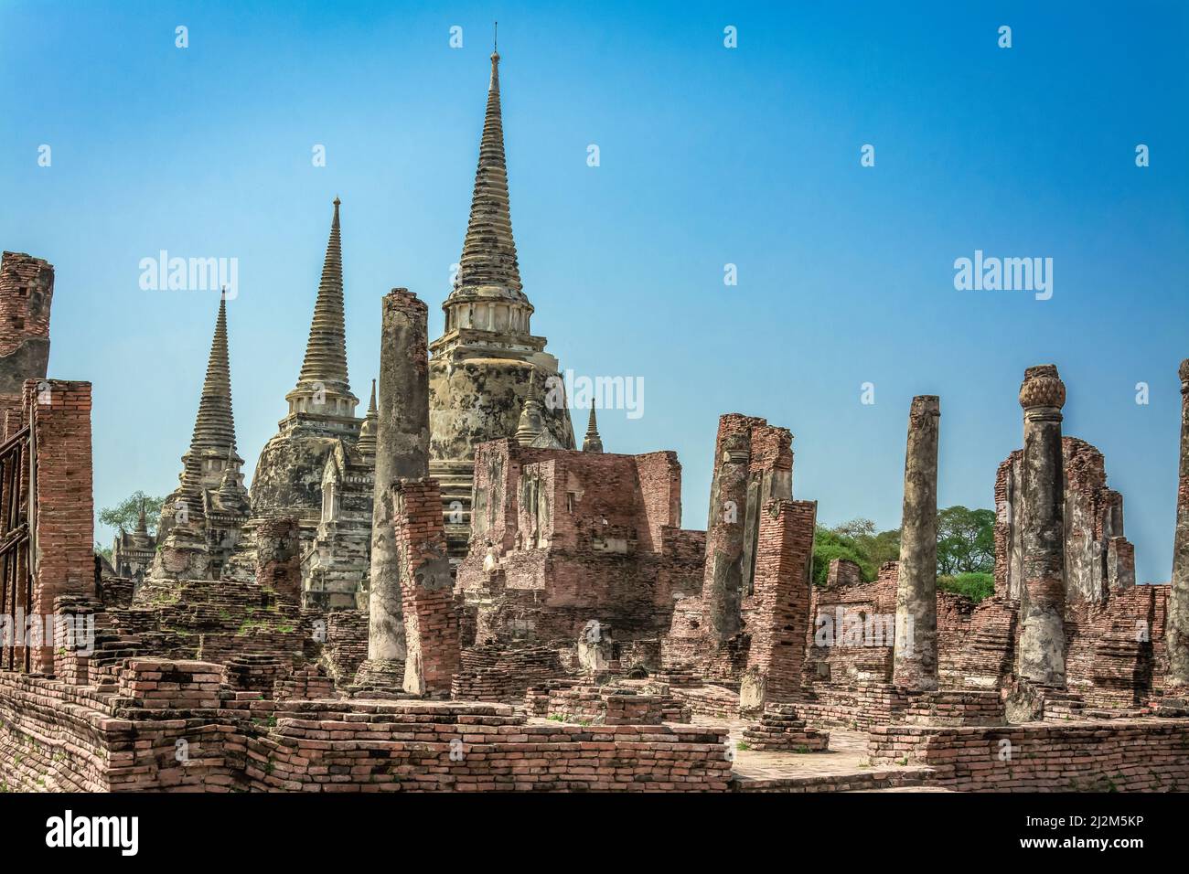 THAILAND Ruins and Antiques at the Ayutthaya Historical Park Tourists