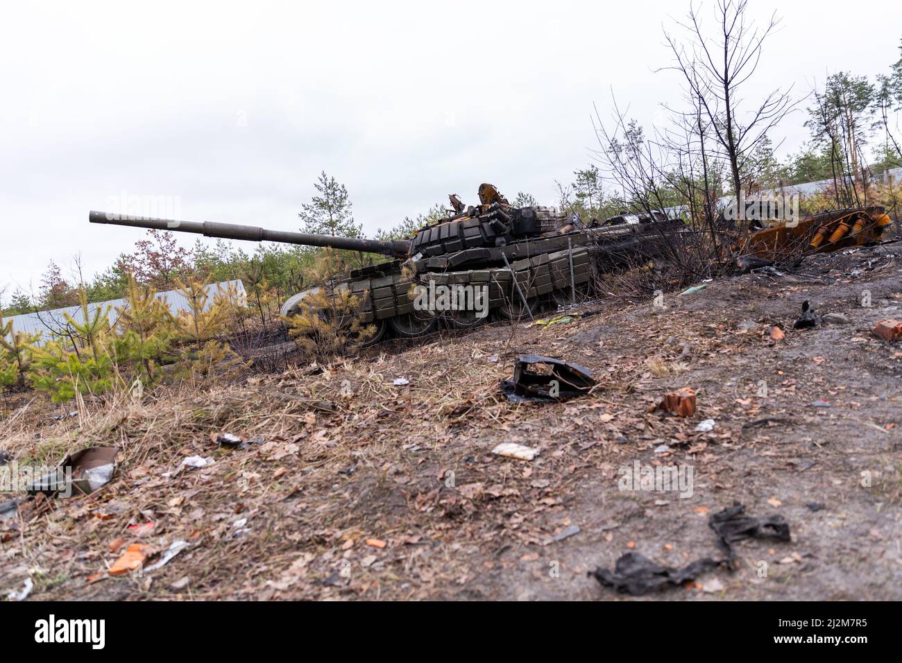 Qiz internetda jinsiy aloqani tomosha qiladi va onanizm bilan shugullanadi. Porno aktrisa Shawna