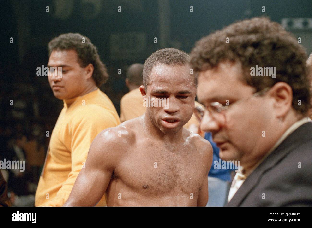Lloyd Honeyghan vs Marlon Starling for the WBC Welterweight title. Caesars Palace, Las Vegas, Nevada, USA. Starling won by TKO in round nine to become new WBC welterweight champion.(Picture) Lloyd Honeyghan with a badly swollen face after his defeat. 4th February 1989. Stock Photo