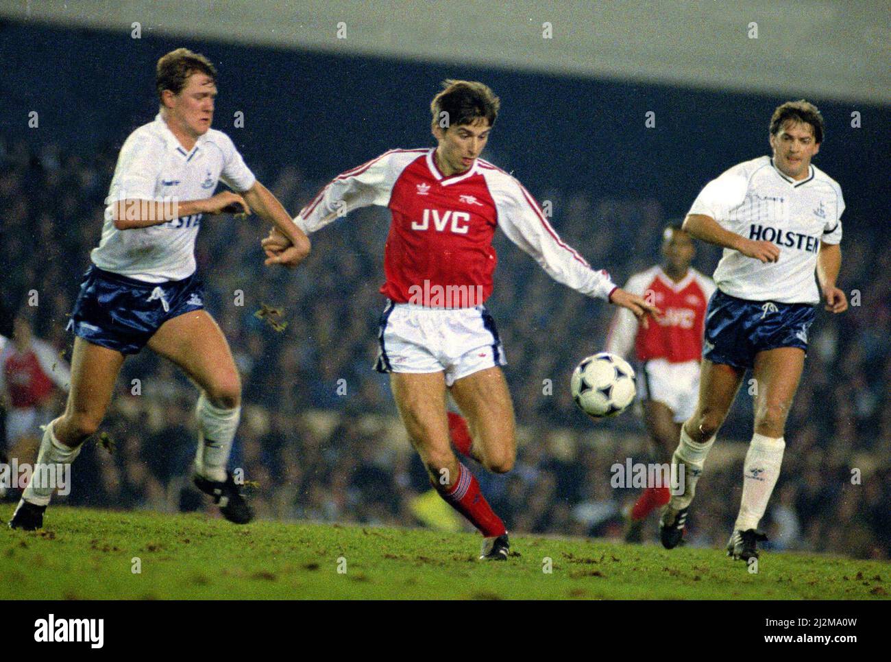 Football English League Division One 1988/89 Season. Arsenal 2 v Tottenham Hotspur 0  at Highbury Arsenal's Alan Smith causing problems for the Spurs defence Stock Photo