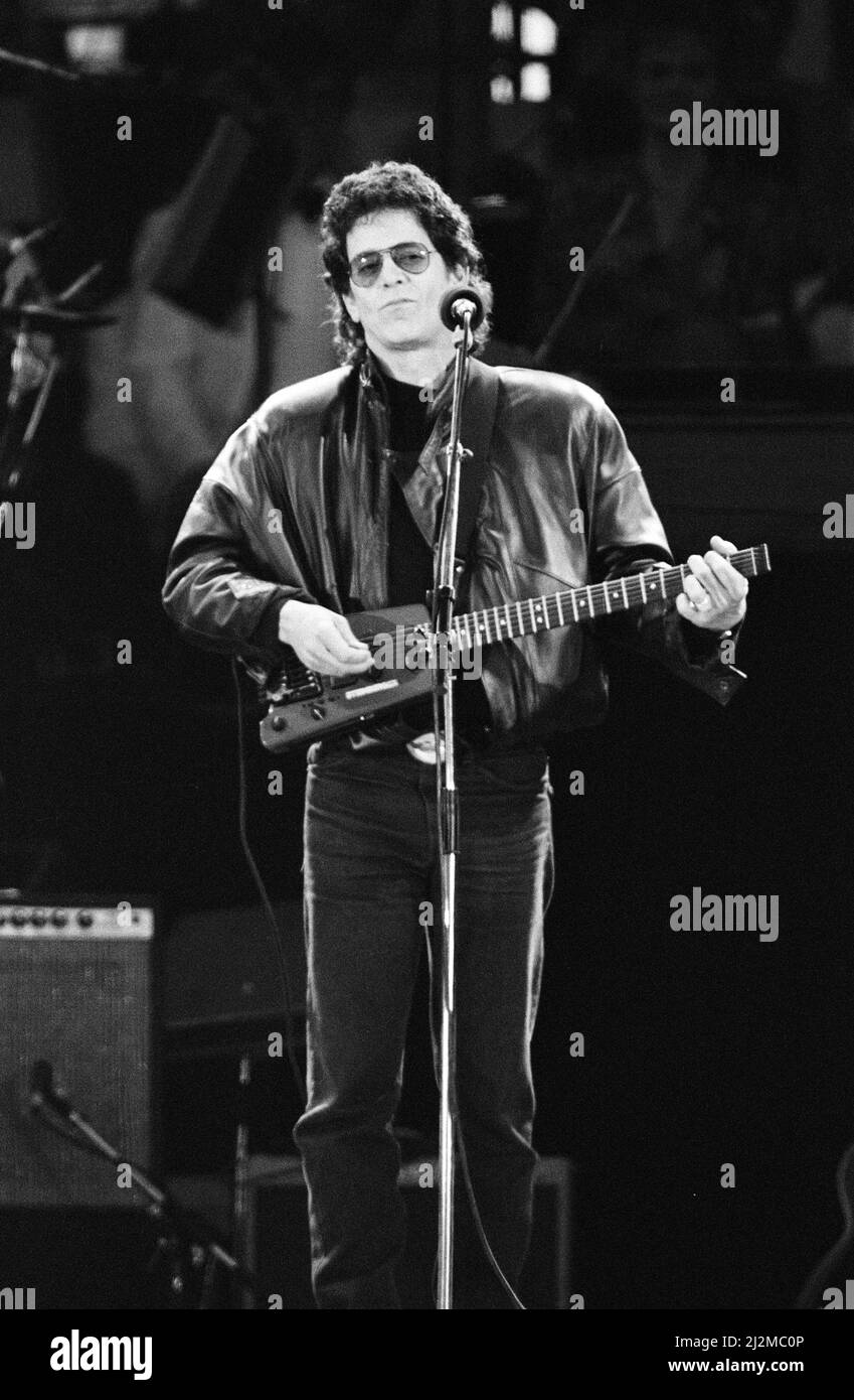 John lennon performing Black and White Stock Photos & Images Alamy
