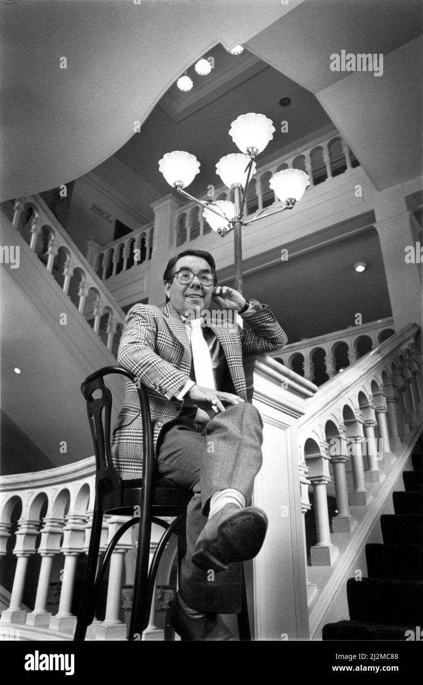 Comedian Ronnie Corbett who was to appear in pantomine as Buttons in