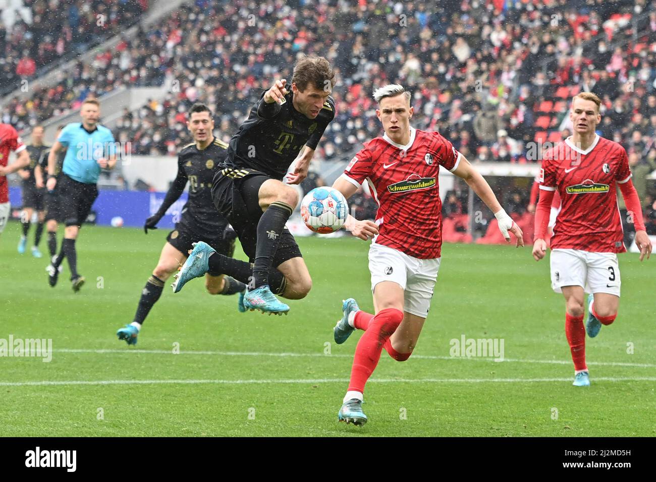 Freiburg, Deutschland. 02nd Apr, 2022. Thomas MUELLER (MULLER, FC Bayern Munich), action, duels 
