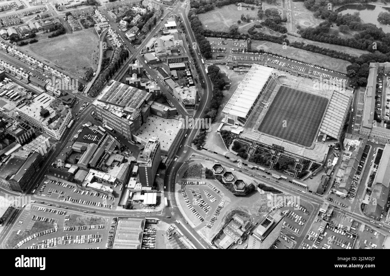 Aerial view of St James' Park football stadium in Newcastle upon Tyne, the home of Newcastle United F.C. 4th April 1989. Stock Photo