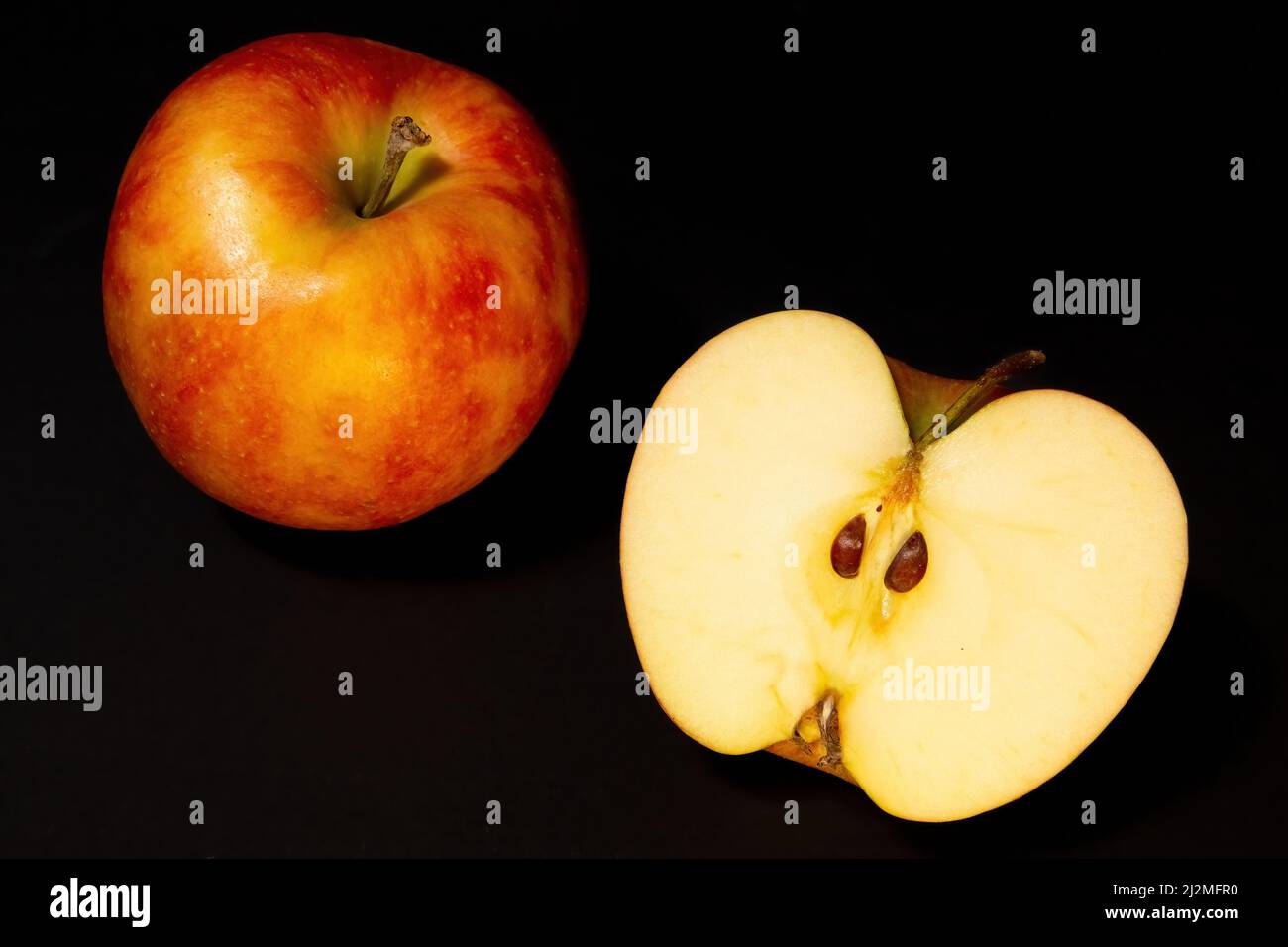 Whole and cut apple hi-res stock photography and images - Alamy