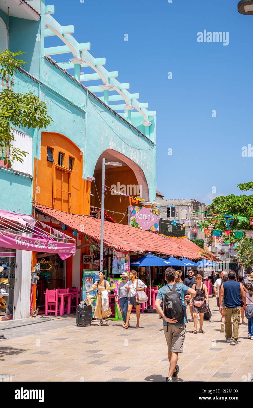 Playa Del Carmen Street View Playa Del Carmen, Mexico - March 28, 2022: View Of Shops And Street Scenes  On 5Th Avenue In Play Del Carmen Stock Photo - Alamy