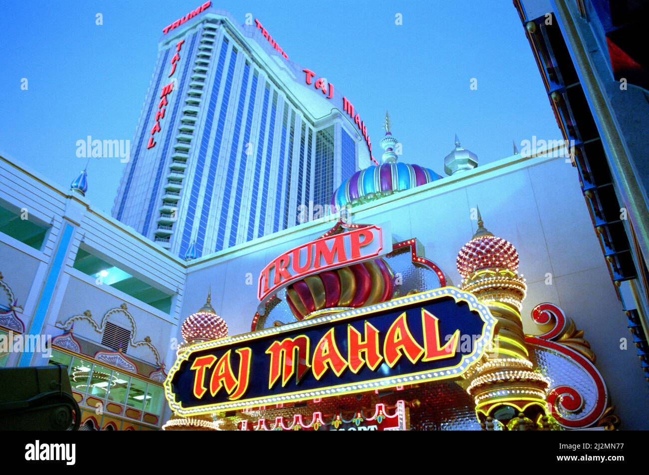 Vista De Peão De Trump Taj Mahal Hotel Atlantic City. Foto de Stock  Editorial - Imagem de bonito, dinastia: 197608718