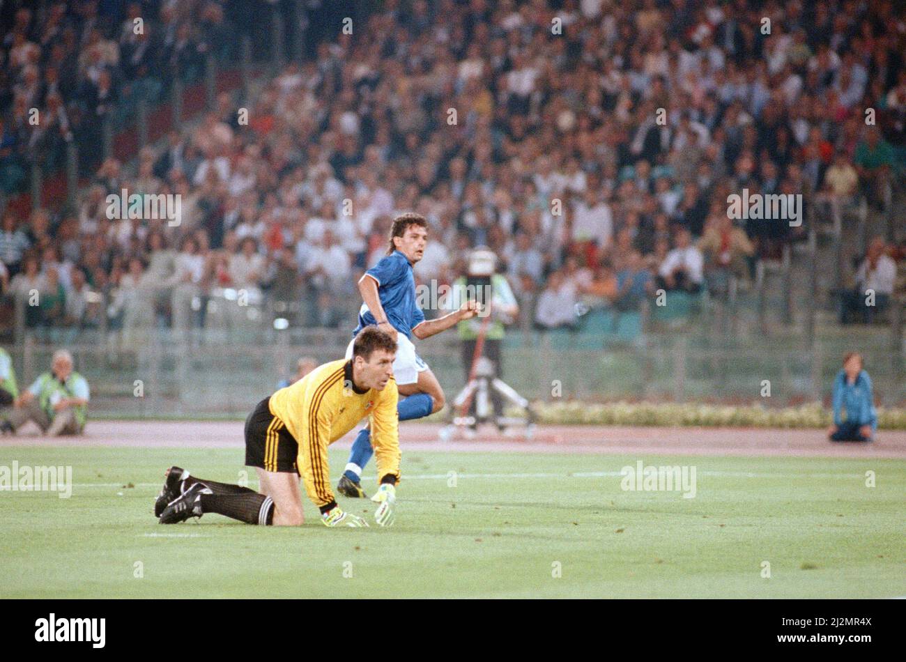 1990 World Cup Quarter Final at the Stadio Olimpico in  Rome, Italy. Republic of Ireland 0 v Italy 1. Roberto Baggio effort on goal watched by Pat Bonner. 30th June 1990. Stock Photo