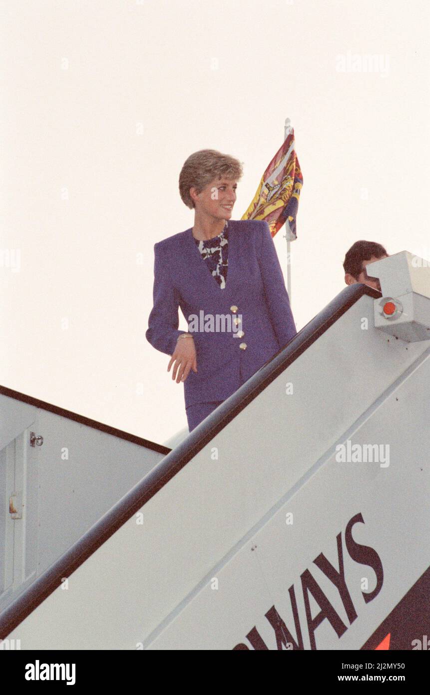 HRH The Princess of Wales, Princess Diana, and HRH The Prince of Wales, Prince Charles, fly into London Heathrow Airport today on British Airways. It is not known from where they have flown in from.  Picture taken 28th April 1991 Stock Photo