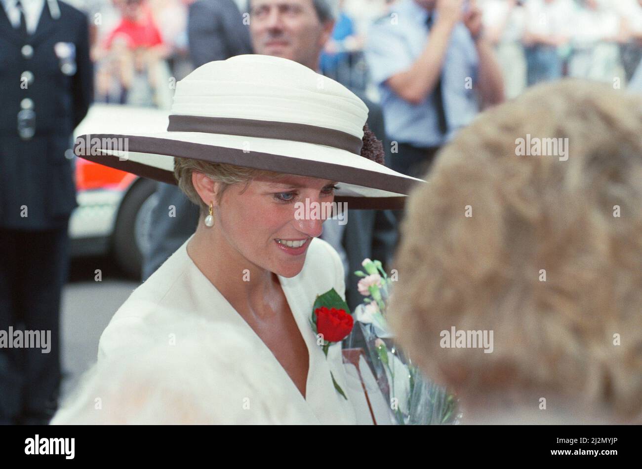 HRH The Princess of Wales, Princess Diana, at Portsmouth for a ceremony celebrating the safe return of the Royal Hampshire Regiment from the Gulf War.The Royal Hampshires were also celebrating the 1759 Battle of Minden, in which the soldiers wore red roses in their hats.  But as Colonel in Chief, Diana was allowed to cheat and wear her rose on her dress.  Diana is wearing a dazzling white hat and white outfit.  Picture taken 1st August 1991 Stock Photo