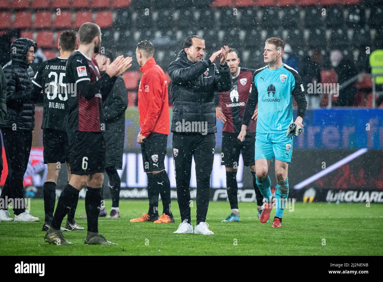 Ingolstadt, Germany. 01st Apr, 2022. Soccer: 2nd Bundesliga, FC Ingolstadt 04 - Erzgebirge Aue, Matchday 28, Audi Sportpark. Ingolstadt coach Rüdiger Rehm (2nd from right) thanks the fans after the game. Credit: Matthias Balk/dpa - IMPORTANT NOTE: In accordance with the requirements of the DFL Deutsche Fußball Liga and the DFB Deutscher Fußball-Bund, it is prohibited to use or have used photographs taken in the stadium and/or of the match in the form of sequence pictures and/or video-like photo series./dpa/Alamy Live News Stock Photo