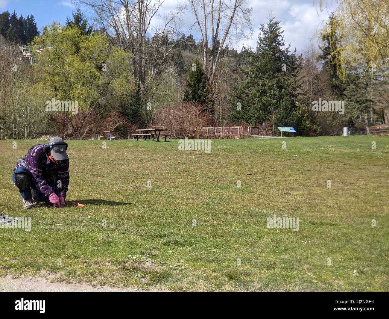 Metal detecting in the park hires stock photography and images Alamy