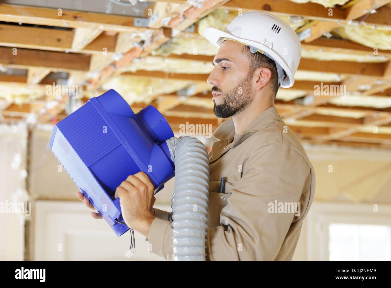 Refrigeration unit man hi-res stock photography and images - Alamy