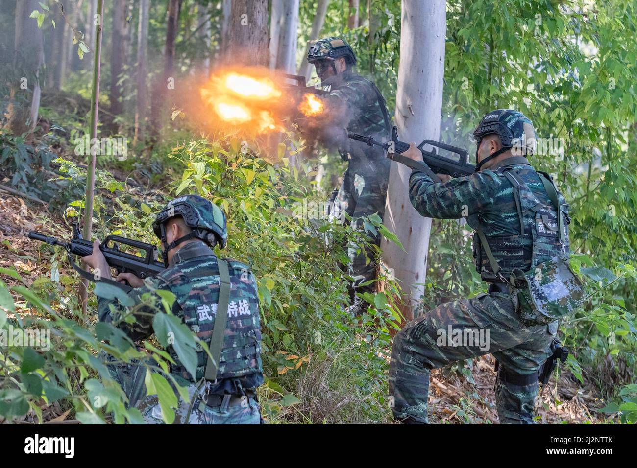 NANNING, CHINA - APRIL 3, 2022 - Armed police carry out a comprehensive anti-terrorism drill in Nanning, South China's Guangxi Zhuang Autonomous Regio Stock Photo