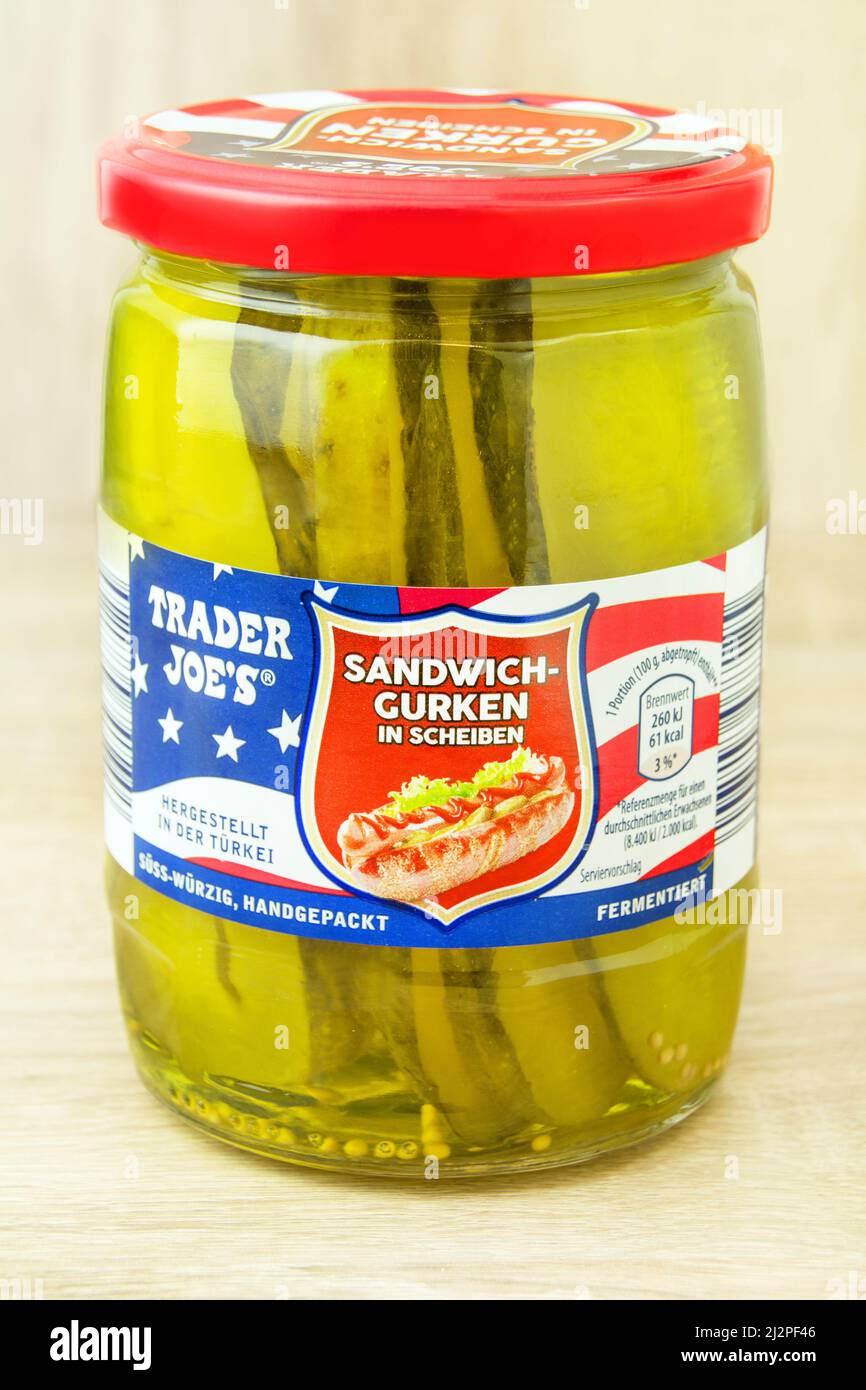Trader Joe's Sandwich Gurken in Scheiben im Glas Stock Photo