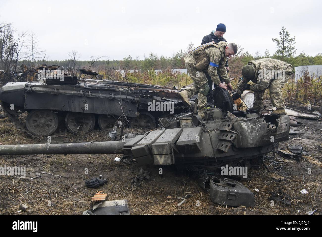 Kyiv, Ukraine. 03rd Apr, 2022. Ukrainian soldiers inspect a destroyed Russian tank amid Russia's invasion of Ukraine in Bucha, near Kyiv region, Ukraine on Sunday, April 3, 2022. Photo by Vladyslav Musienko/UPI Credit: UPI/Alamy Live News Stock Photo