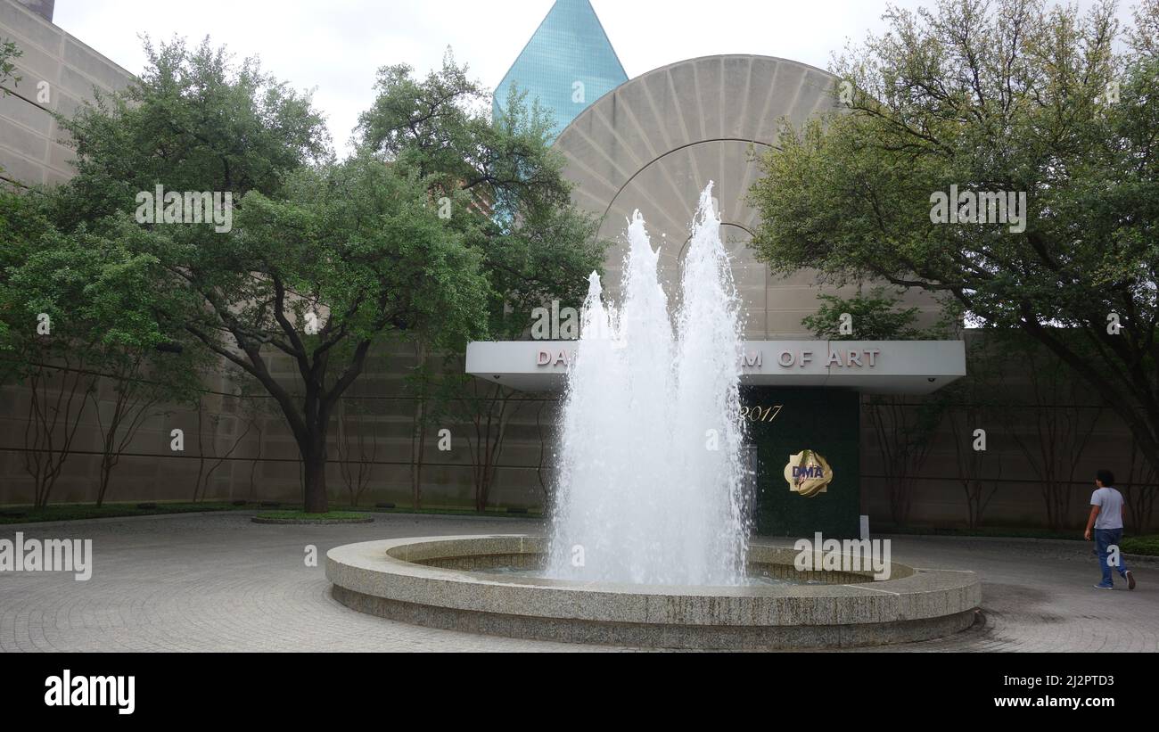 Entrance to the Dallas Museum of Art, 2017 Stock Photo - Alamy
