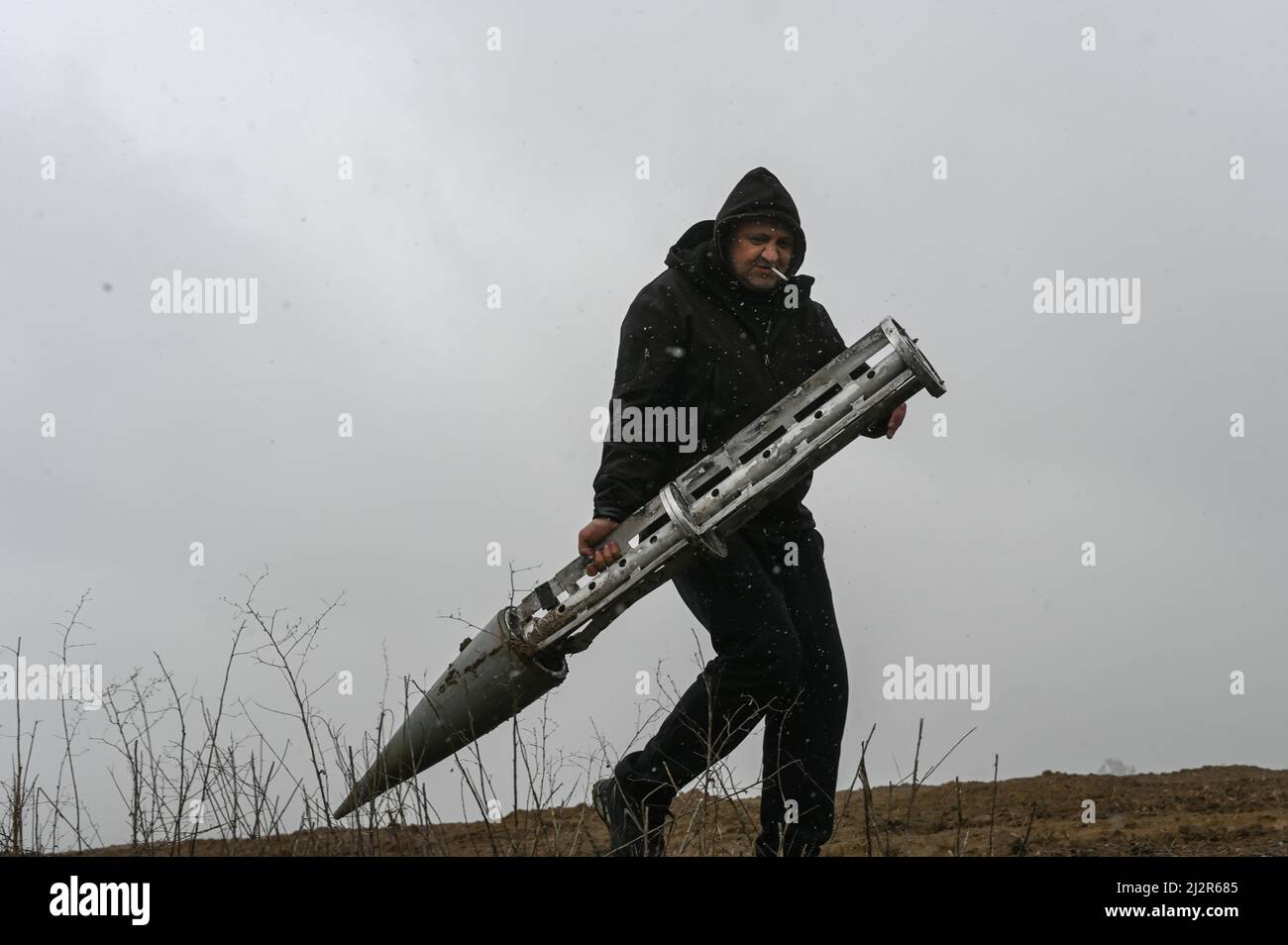 Ukraine. 03rd Apr, 2022. A Ukrainian civilian Gennadiy removes a Russian cluster munition rocket from a field near the villages of Smolyanka and Olyshivka after shelling in the previous nights, in the Chernihiv Oblast on April 3rd, 2022. Olyshivka, Ukraine. Russian military forces entered Ukraine territory on Feb. 24, 2022. (Photo by Justin Yau/Sipa USA) Credit: Sipa USA/Alamy Live News Stock Photo