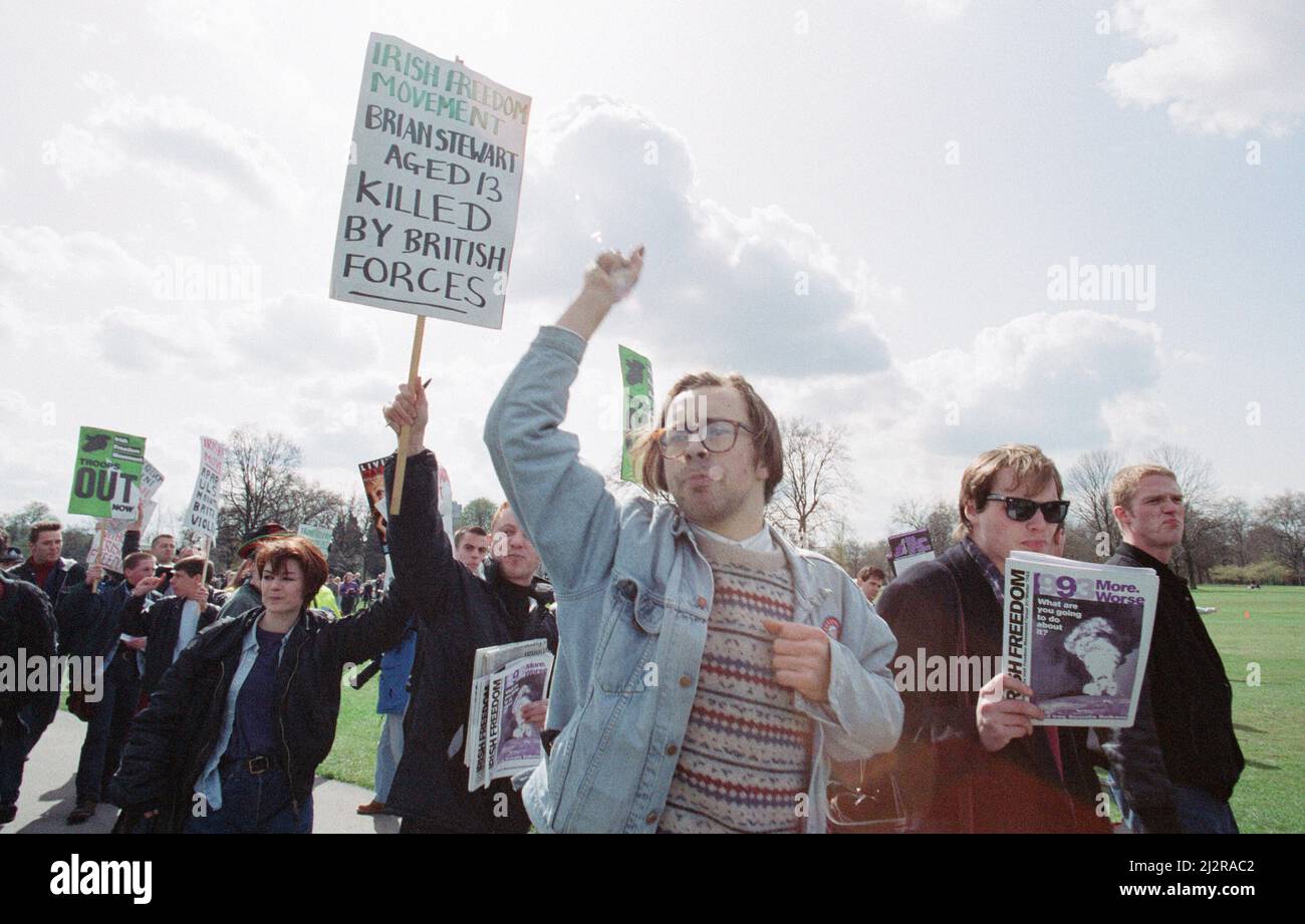 Irish Freedom Movement attempts to hijack The Irish in Britain Rally for Peace, Hyde Park, London, Sunday 4th April 1993. The Irish in Britain Rally for Peace was a direct reaction to IRA bomb attack in Warrington, Cheshire, England (20th March 1993), when two boys we're killed by terrorists, the murders of two innocents was a step to far for many who by their silence had supported the armed struggle. Stock Photo